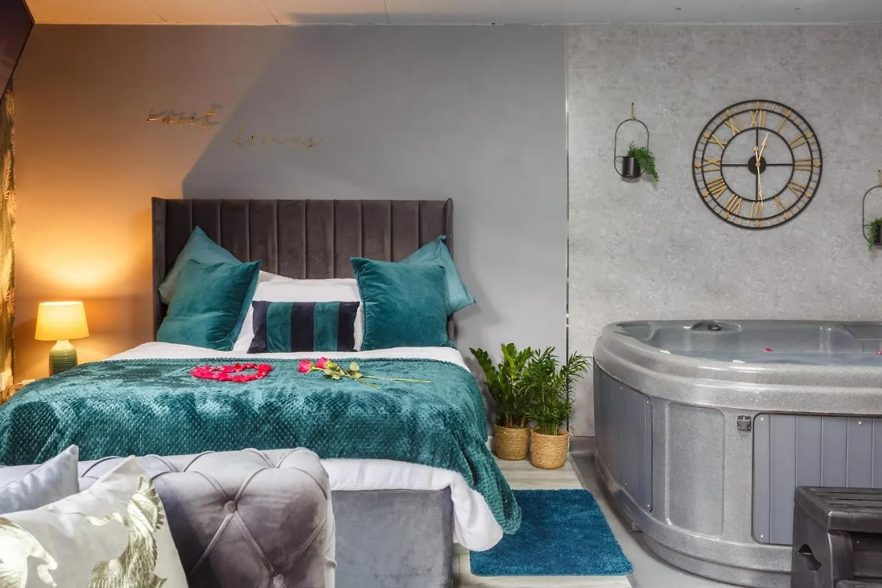 Riverside Studio With Jacuzzi! Sheffield United Kingdom